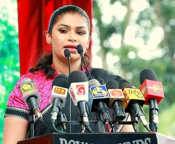 හිරුණිකාගේ අනාවැකිය හරි – රාජපක්ෂලාට අල්ලන් ගහන දවස අතලග