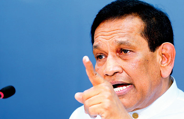 අගමැතිකම ගන්න  සජබ ප්‍රමාද වුණේ නෑ – රාජපක්ෂවරුන්ගේ තේරීම රනිල් – රාජිත සේනාරත්න කියයි