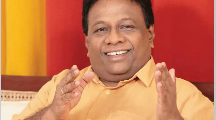 සුසිල් ඉවත් කළේ තනි තීරණයකට  – පක්ෂය ඇතුලේ – කැබිනට් එකේදී මේ ගැන කතා කළේ නෑ – ජනාධිපතිගේ ඒකාධිපති තීරණය ගැන ඩලස්ගෙන් හෙළිදරව්වක්