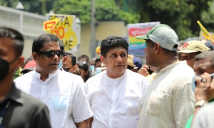 “මට මොන මහන්සියක්ද? මට මේවා හොදට පුරුදුයි”  පා ගමනේදී සජිත් කියයි