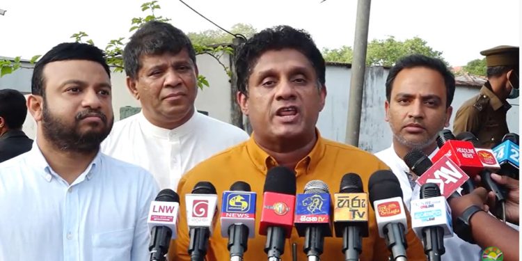 සිරගත කොට සිටින තරුණ අරගලකරුවන් බලන්න විපක්ෂ නායක සජිත් ප්‍රේමදාස මහතා වැලිකඩ යයි