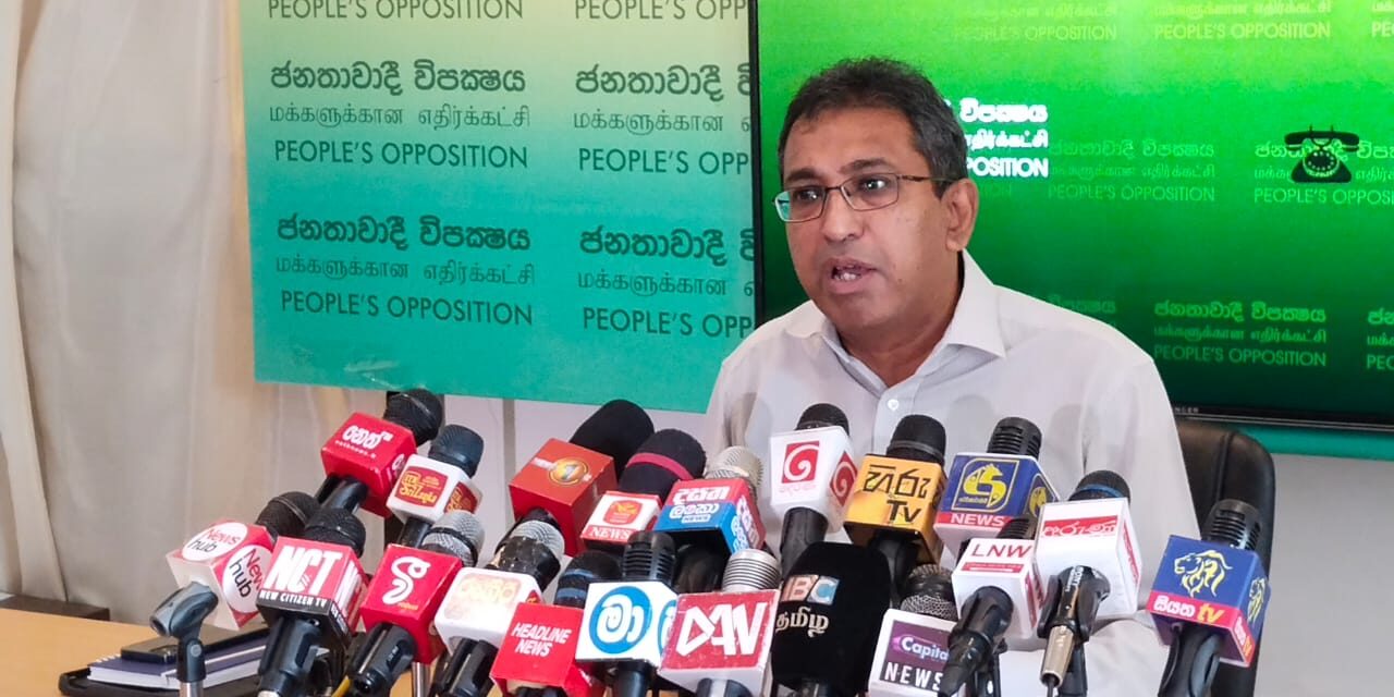 “දැන් මුළු සමාජයටම පැහැදිලී ගෝඨාභයට තවදුරටත් රජයත්, රටත් කරගෙන යන්න හැකියාවක් නෑ කියලා” – ආචාර්ය හර්ෂ ද සිල්වා