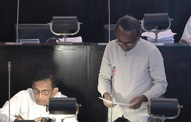 තරුණයන්ගේ හඬට ඇහුන්කන් දෙන්න – පාර්ලිමේන්තු මන්ත්‍රී ඉමිතියාස් බාකීර් මාකාර් මහතා (video)