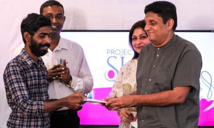 වසරේ හොඳම ගුරුවරයාට අපගේ සුභ පැතුම් ! (VIDEO)