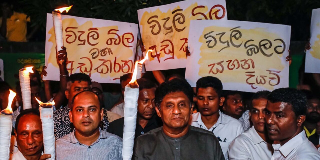 අකර්මණ්‍ය රට ගොඩනැඟිය හැක්කේ කෙසේදැයි විපක්ෂ නායක සජිත් කොළොන්නාවේදී පහදයි ! (VIDEOS&PHOTOS)