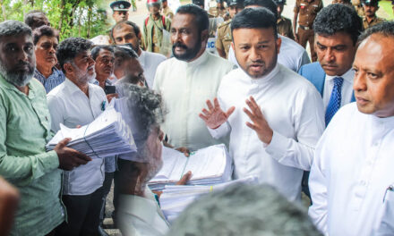 මහජන පෙත්සම් වල ගොනුව මහා ලේකම්තුමා අතට (PHOTOS)