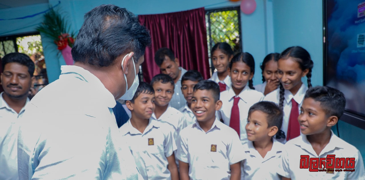 “දේශපාලනඥයන් බිලී බා ගන්න මේ වන විට ආණ්ඩුවෙන් ලබාදෙන මත්පැන් බලපත්‍ර සමගි ජන බලවේග රජයක් තුළ අහෝසි කරනවා” – විපක්ෂ නායක සජිත් (VIDEO)