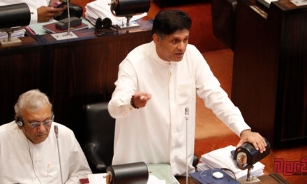 “මැතිවරණයට කළින් විවෘත කරන්න තත්ත්වයෙන් බාල හොකී පිටියක් හදනවා” – ජනතාව රවට්ටන්න ආණ්ඩුව කරන තවත් වැඩක් ගැන විපක්ෂ නායක සජිත් පාර්ලිමේන්තුවේ දී හෙළිකරයි (VIDEO)