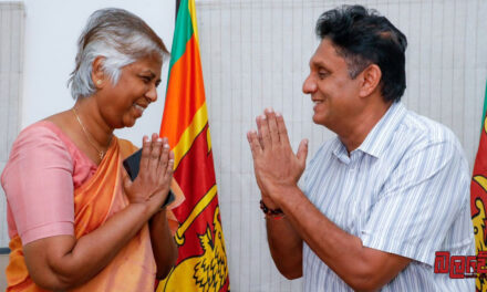 මහත්මා දේශපාලනයට උරුමකම් කියන සුදර්ශනී ප්‍රනාන්දුපුල්ලේ සජබයට එක්වෙයි (PHOTOS)