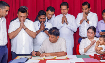 සජිත් “දිනන නාම යෝජනාවට” අත්සන් තබයි (VIDEO)